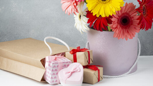 Pomysły na prezent na Dzień Kobiet – piękne, praktyczne i… w super cenie