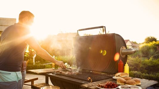 Grillowanie taniej – gdzie kupić jedzenie i&nbsp;akcesoria w promocji?