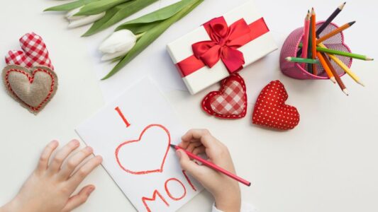 Prezenty na Dzień Matki do 50, 100 i&nbsp;200 zł – najlepsze okazje