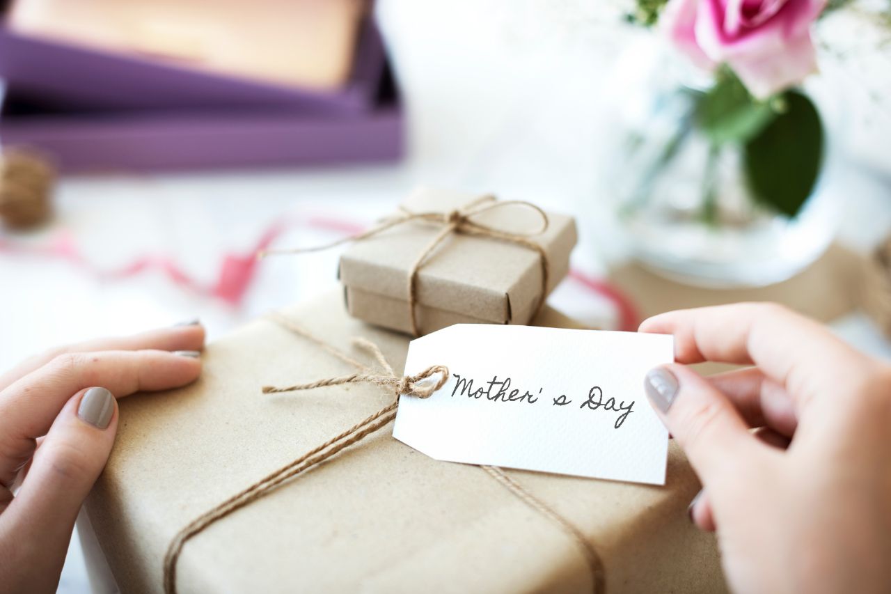 Last minute na Dzień Matki – szybkie zakupy, które nie zrujnują budżetu