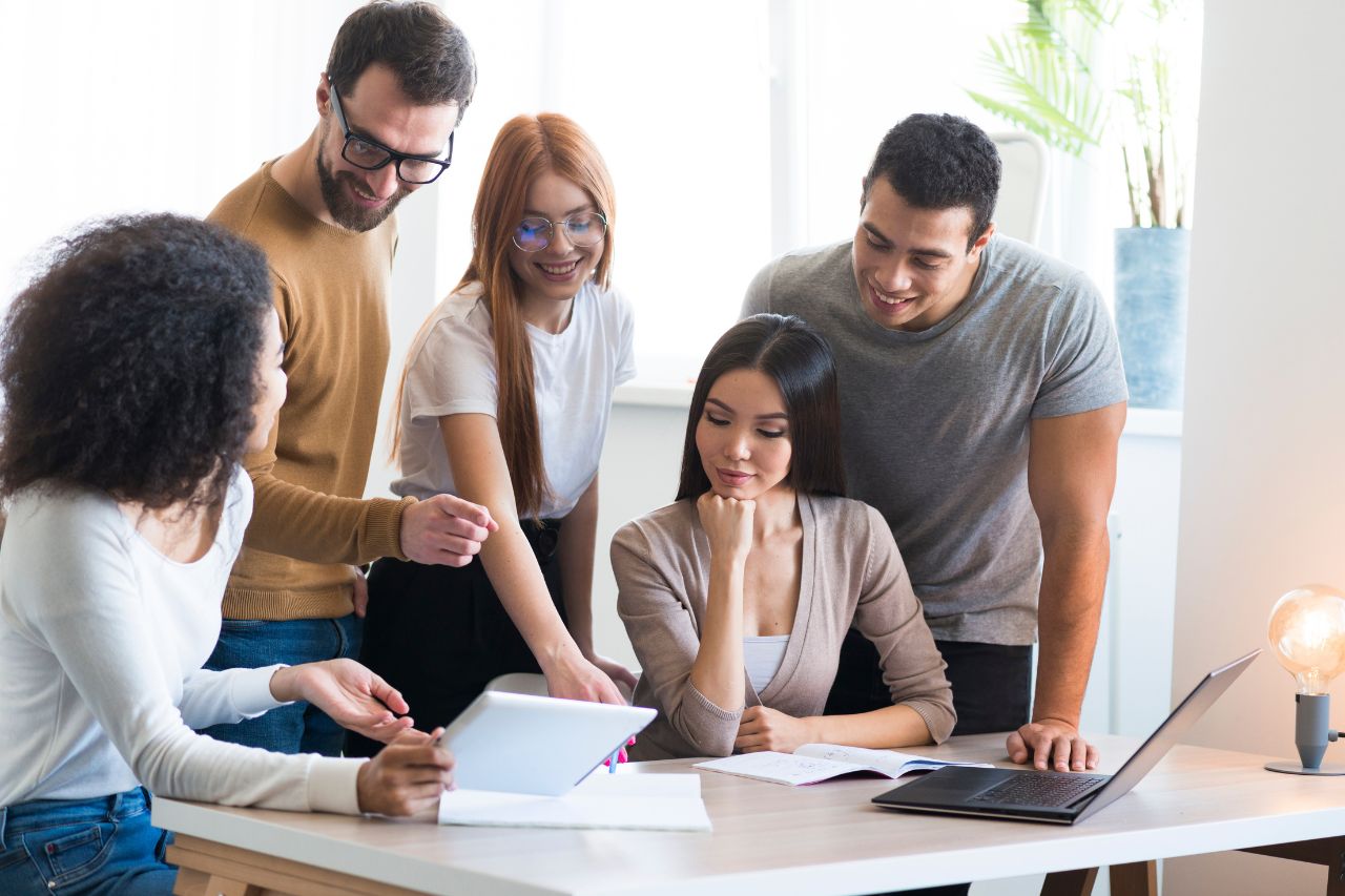 Zniżki studenckie 2026 – gdzie studenci oszczędzają najwięcej?