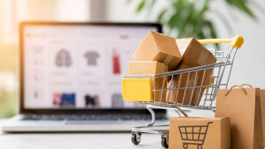 Darmowa dostawa – jak nie płacić za wysyłkę w sklepach internetowych?