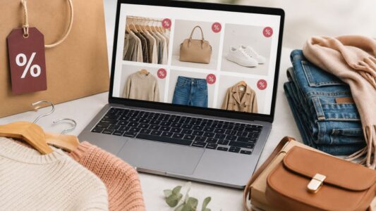Outlet online – czy warto kupować i jak znaleźć najlepsze oferty?